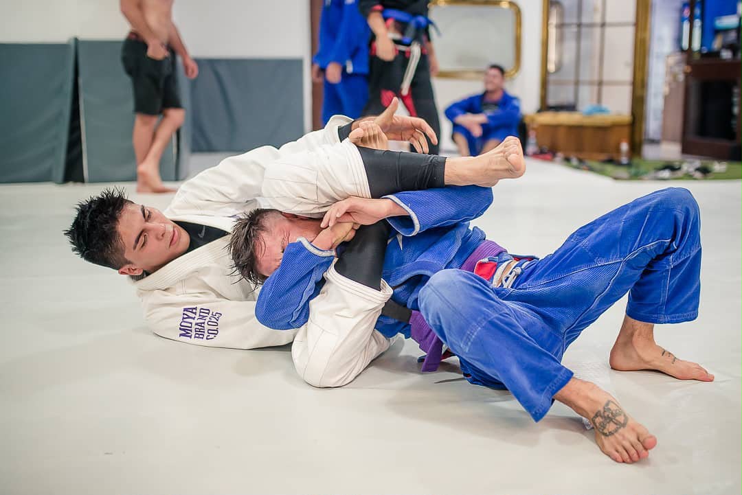 Luta guiada por el Profesor Diego en el tatami de Dporto